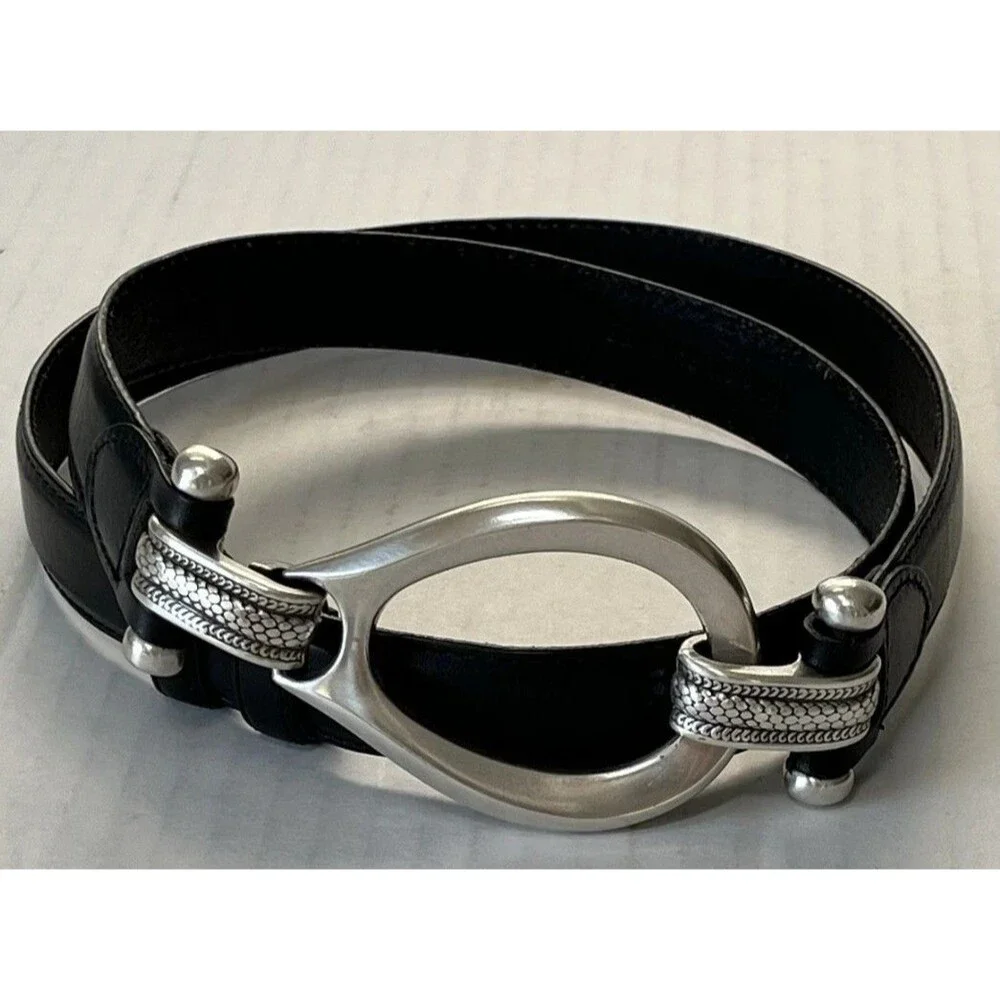 BEAUTIFUL BLACK WOMENS GENUINE LEATHER HOOK BELT SIZE SM/MED EUC B23
